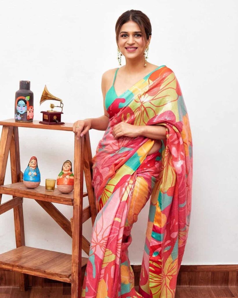 instagram saree poses at home